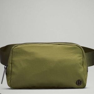 Lululemon Everywhere belt bag 1L Bronze Green